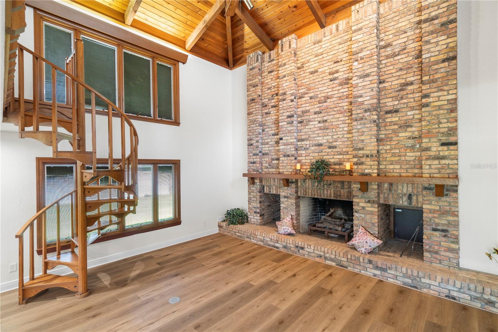 Listing photo id 48 for 404 Dickman Drive Sw
