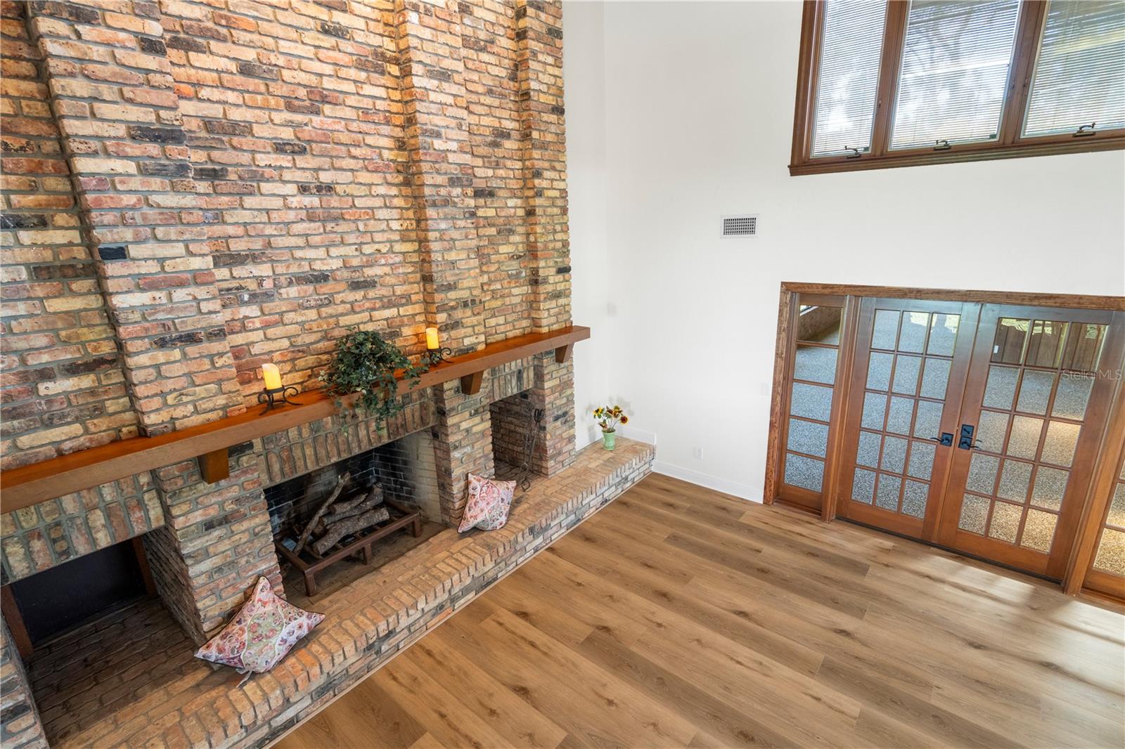 Listing photo id 49 for 404 Dickman Drive Sw
