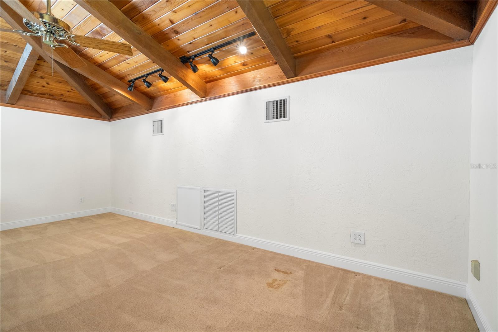 Listing photo id 50 for 404 Dickman Drive Sw