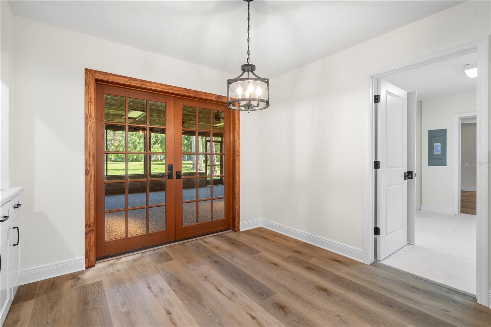 Listing photo id 55 for 404 Dickman Drive Sw