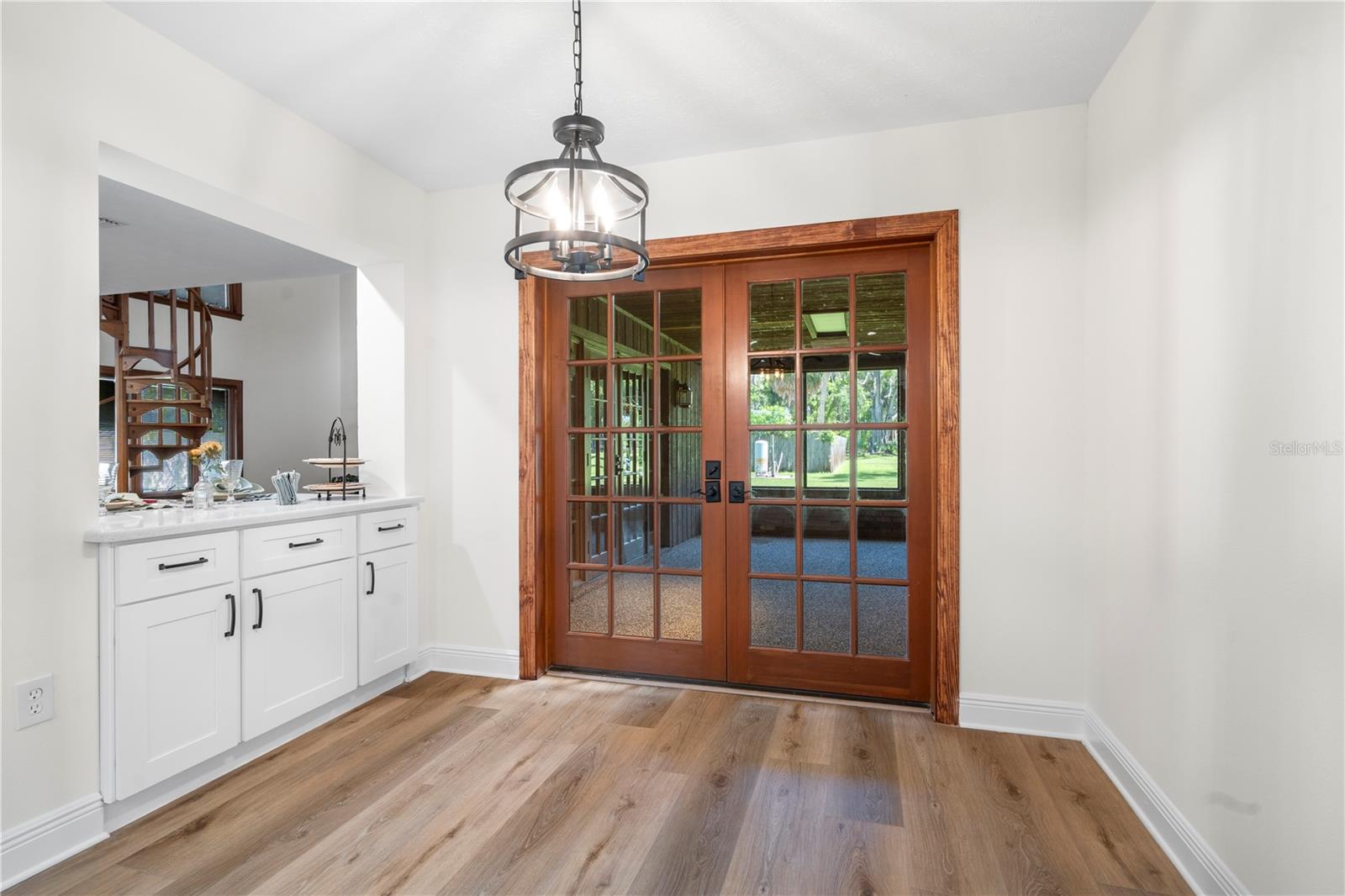 Listing photo id 57 for 404 Dickman Drive Sw