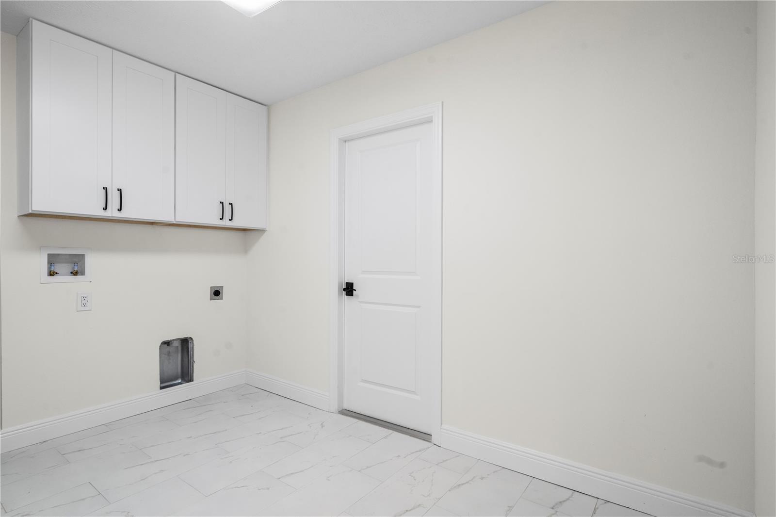 Listing photo id 65 for 404 Dickman Drive Sw