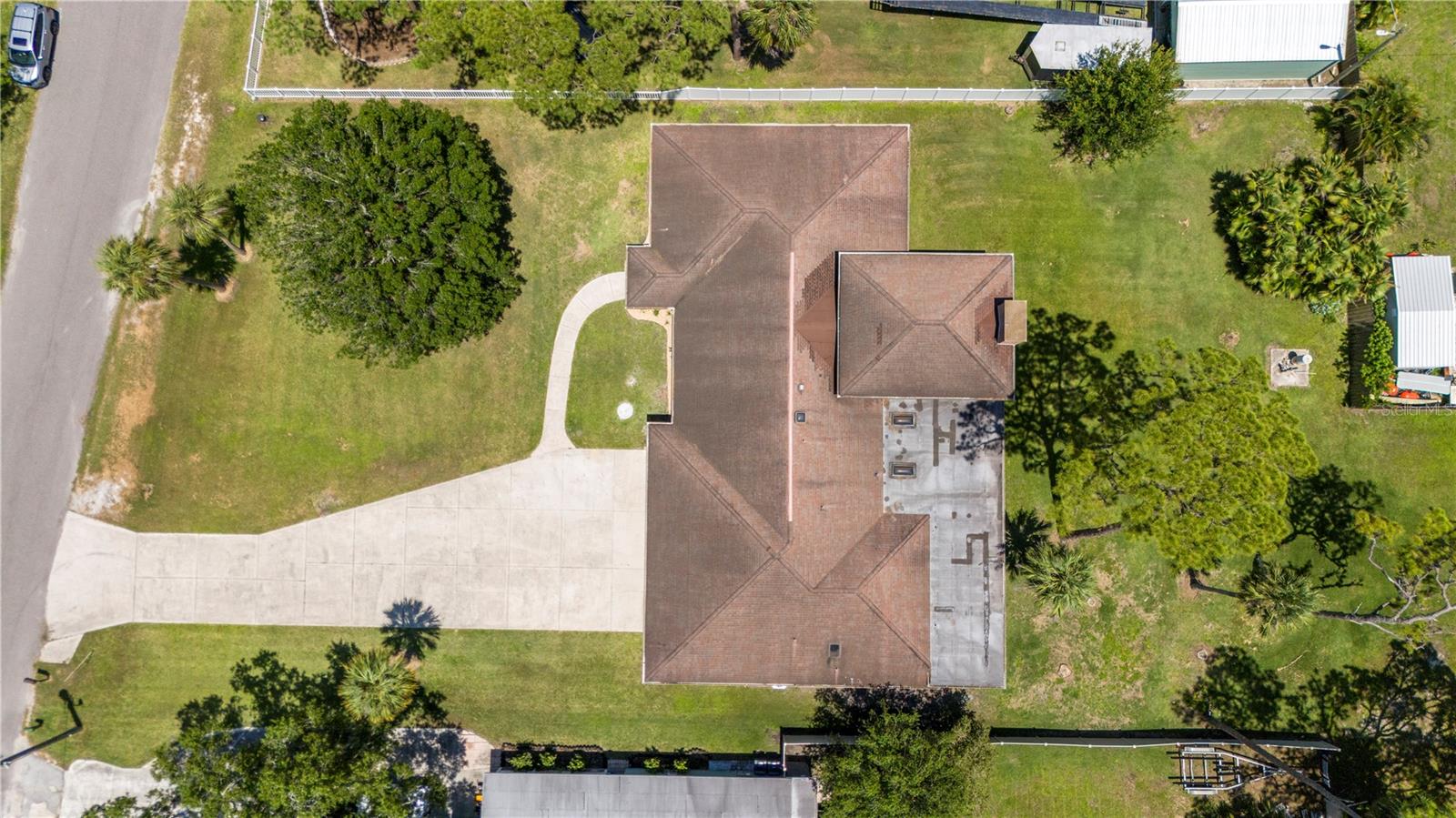 Listing photo id 86 for 404 Dickman Drive Sw