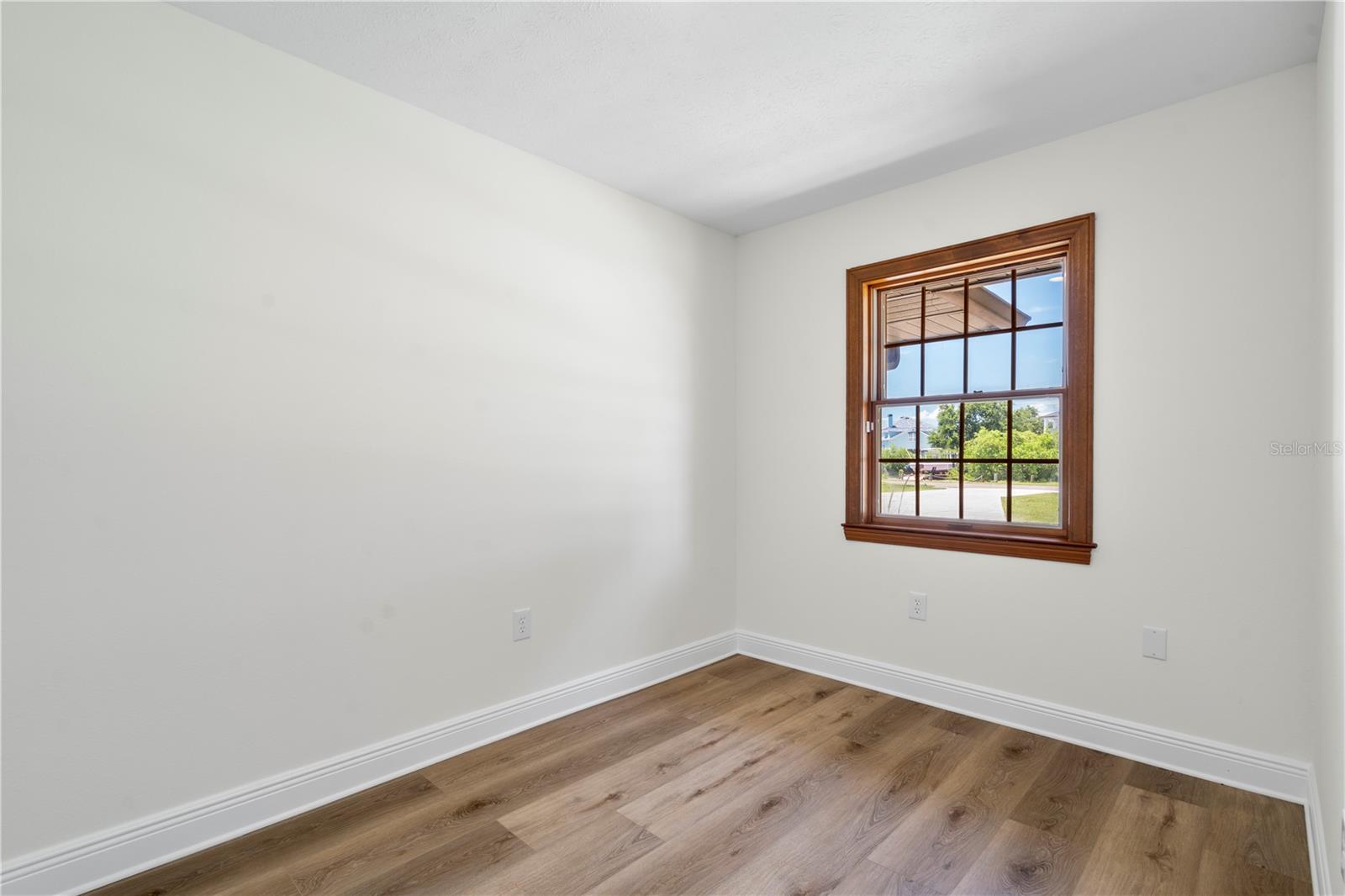 Listing photo id 7 for 404 Dickman Drive Sw