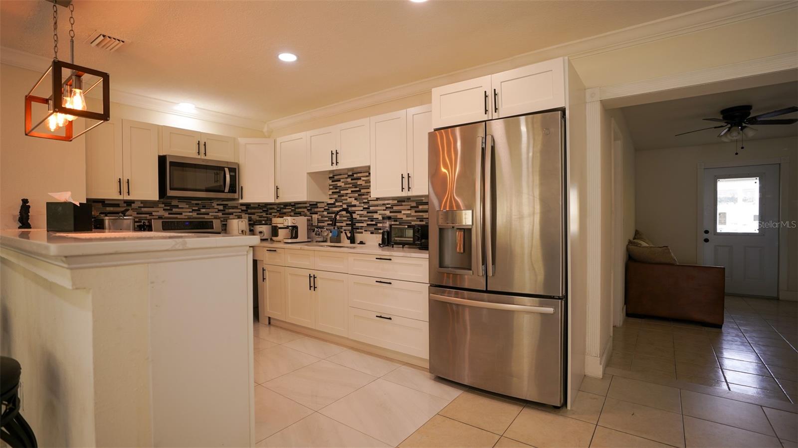 Listing photo id 9 for 5605 Santa Monica Drive