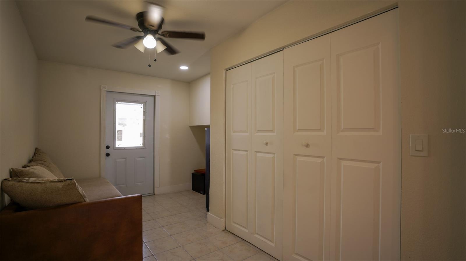 Listing photo id 10 for 5605 Santa Monica Drive