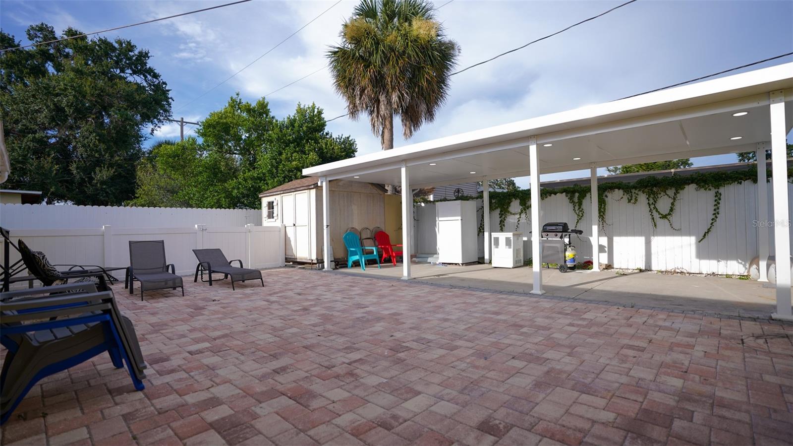 Listing photo id 14 for 5605 Santa Monica Drive