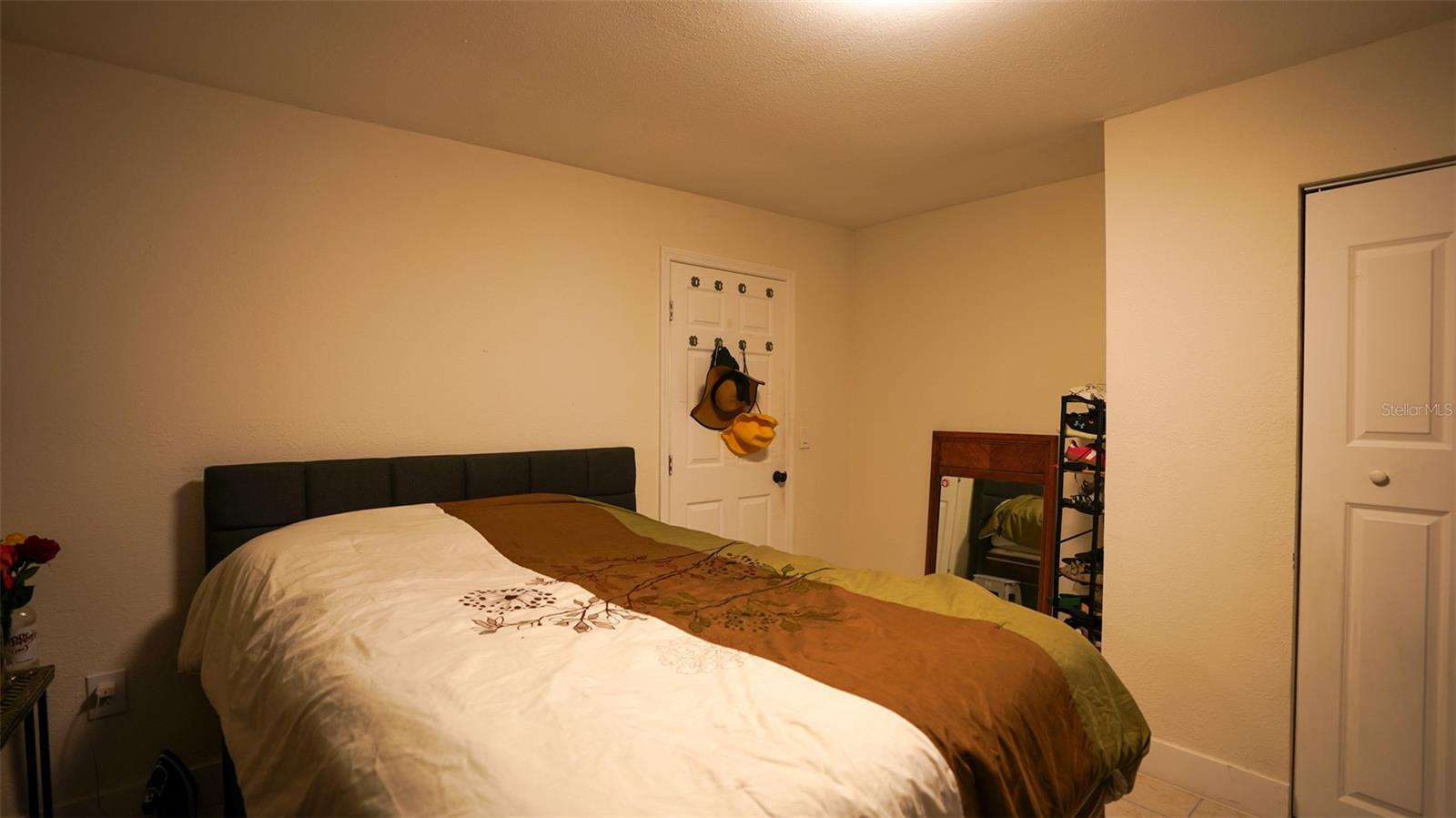 Listing photo id 16 for 5605 Santa Monica Drive