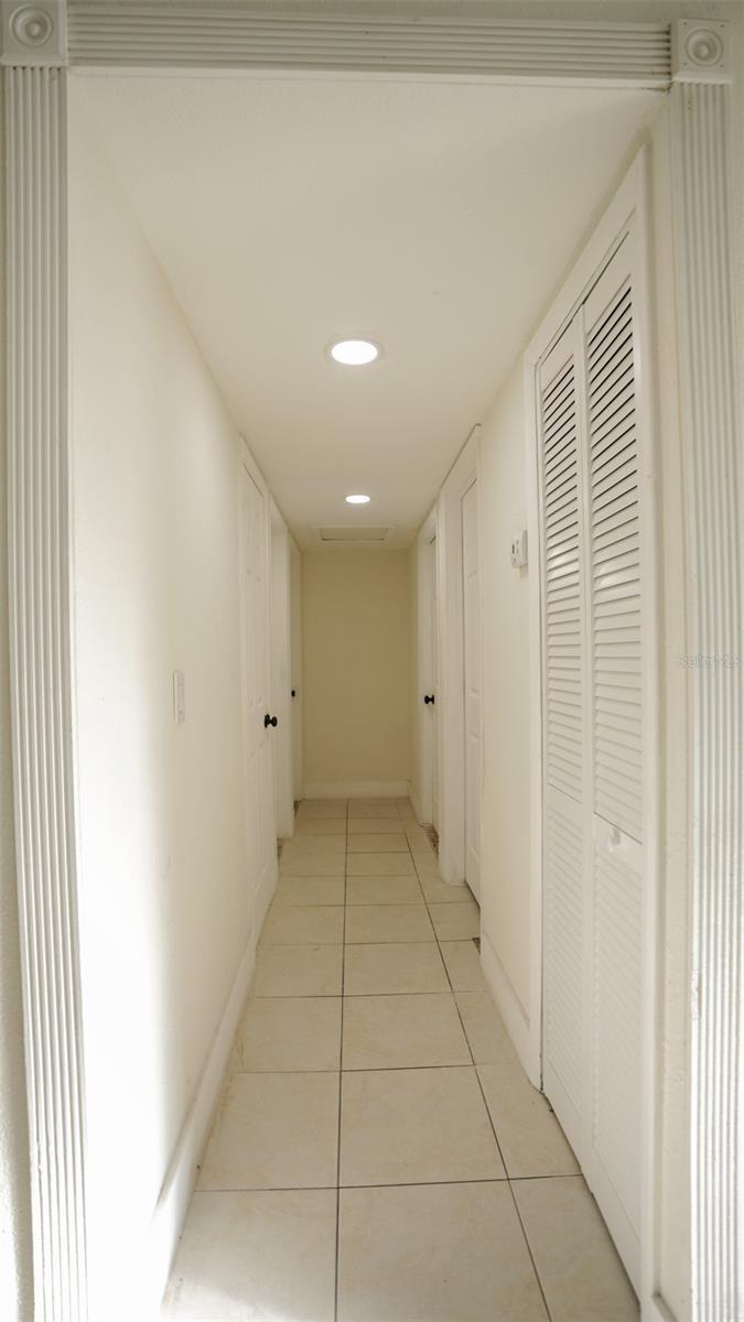 Listing photo id 18 for 5605 Santa Monica Drive