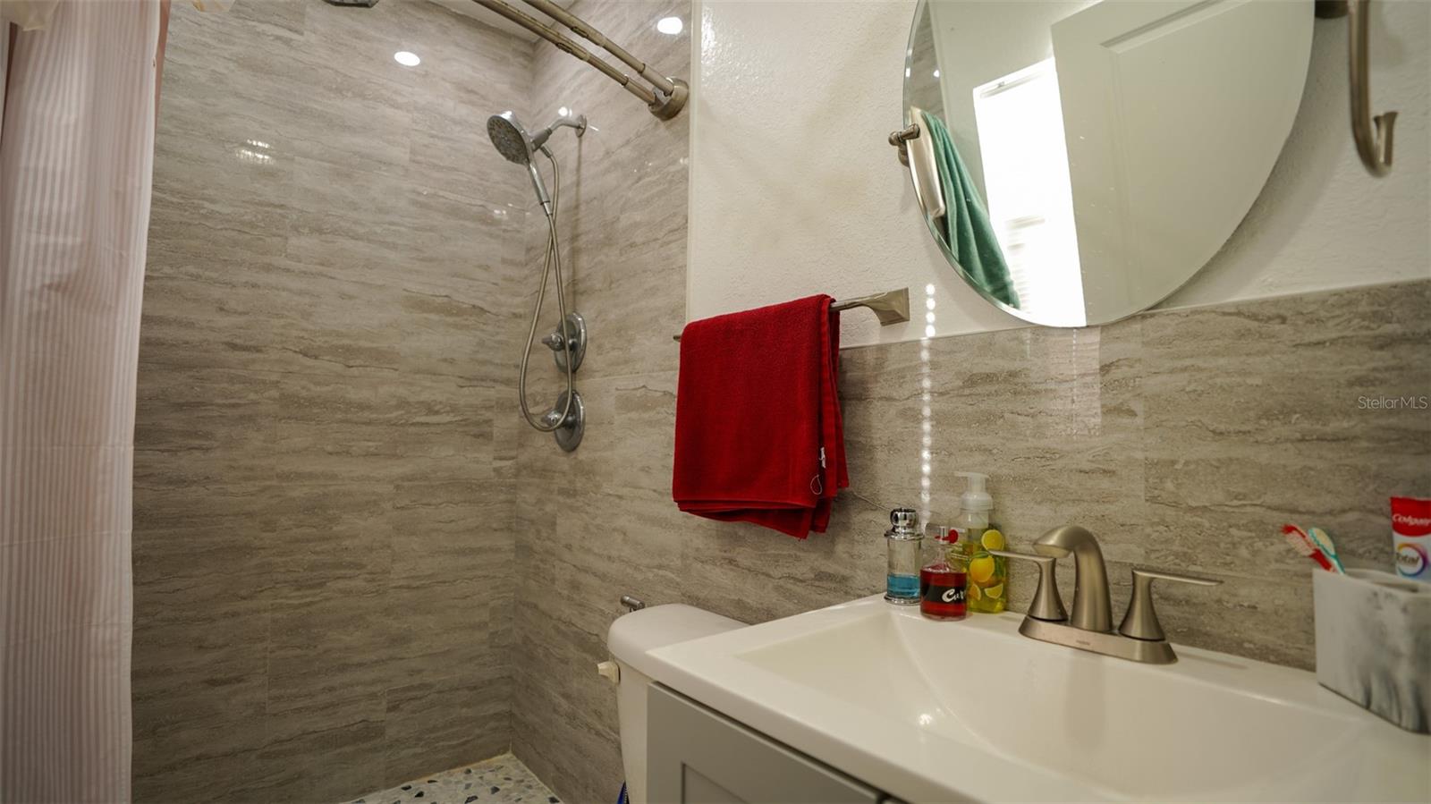 Listing photo id 20 for 5605 Santa Monica Drive