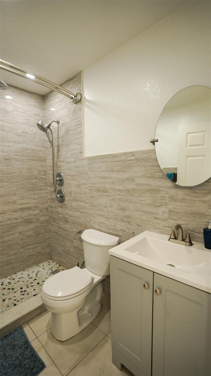Listing photo id 23 for 5605 Santa Monica Drive