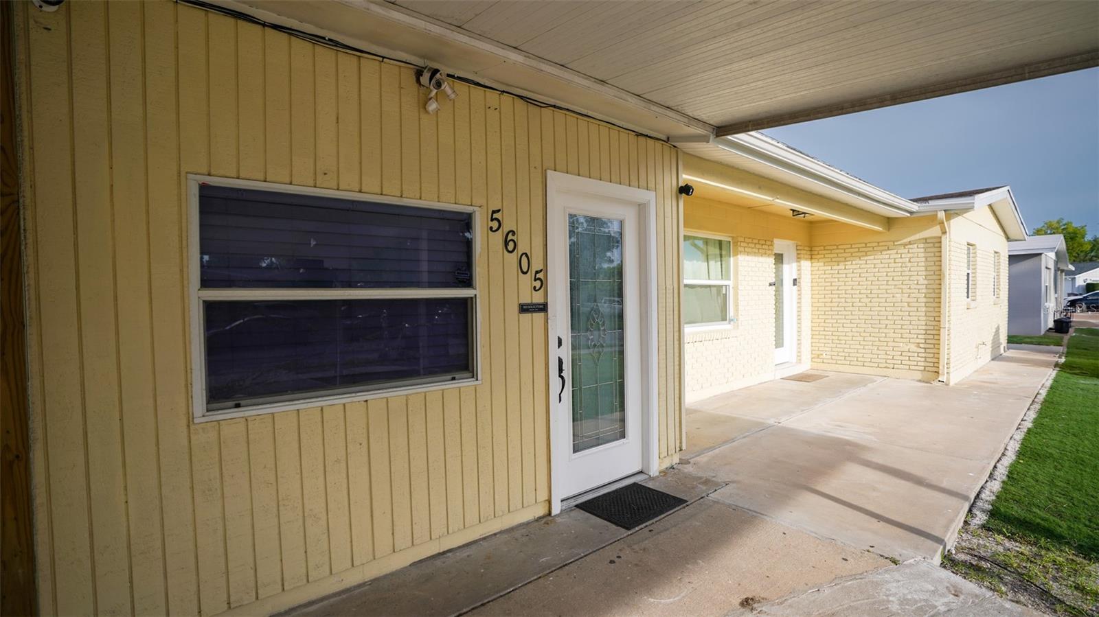 Listing photo id 25 for 5605 Santa Monica Drive