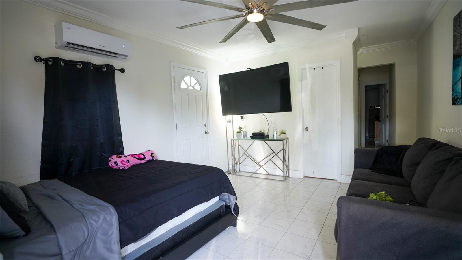 Listing photo id 26 for 5605 Santa Monica Drive