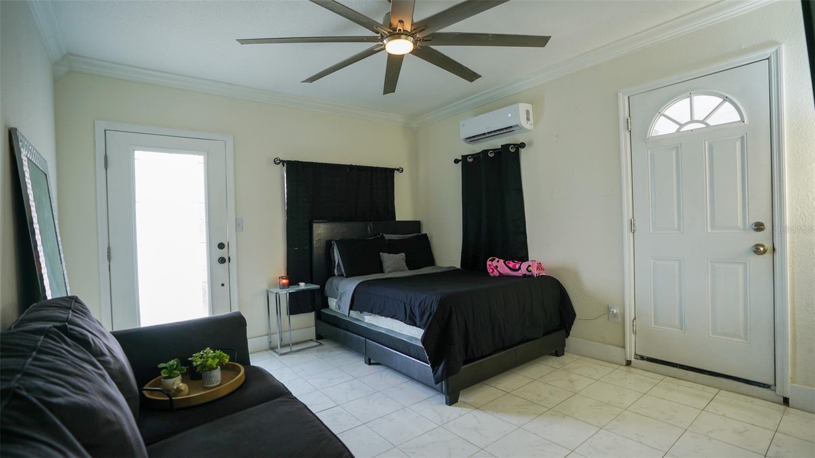 Listing photo id 27 for 5605 Santa Monica Drive
