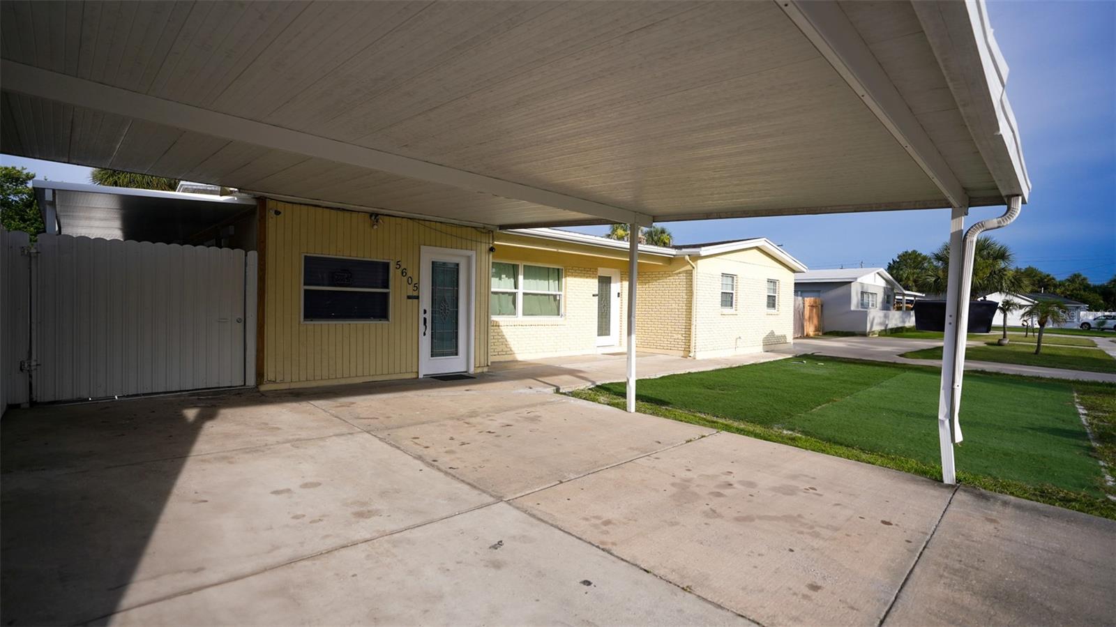 Listing photo id 1 for 5605 Santa Monica Drive