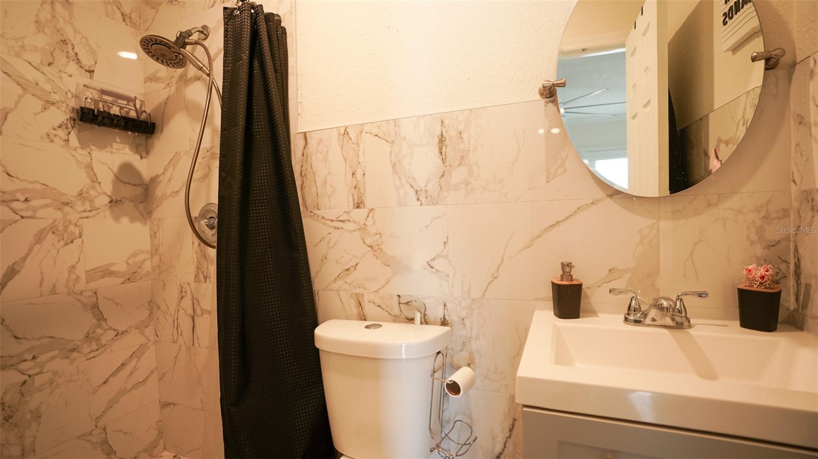 Listing photo id 28 for 5605 Santa Monica Drive