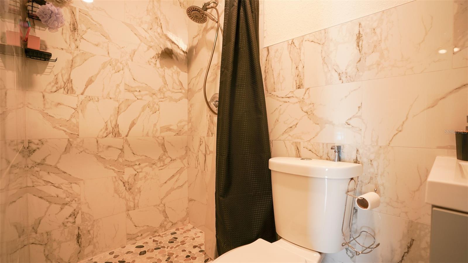 Listing photo id 29 for 5605 Santa Monica Drive