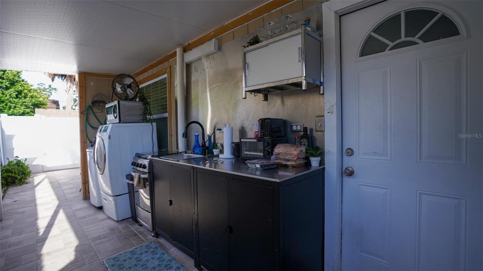 Listing photo id 33 for 5605 Santa Monica Drive