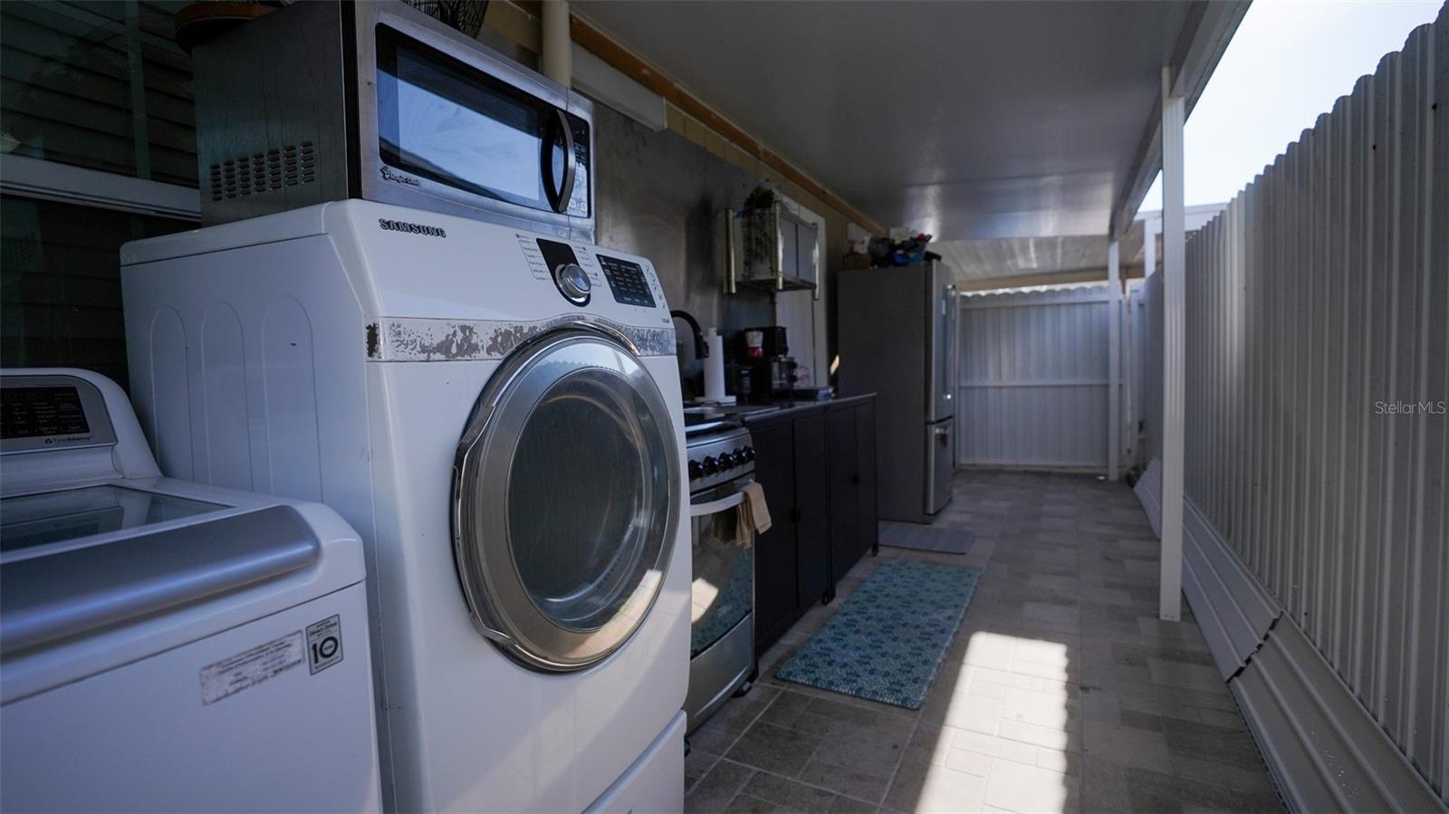 Listing photo id 35 for 5605 Santa Monica Drive