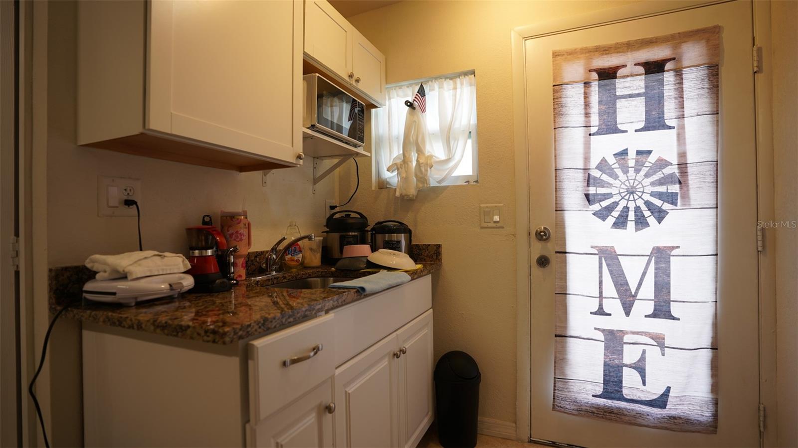 Listing photo id 37 for 5605 Santa Monica Drive