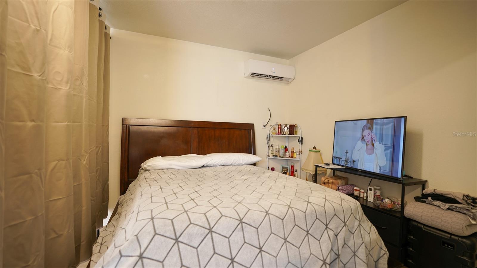 Listing photo id 39 for 5605 Santa Monica Drive