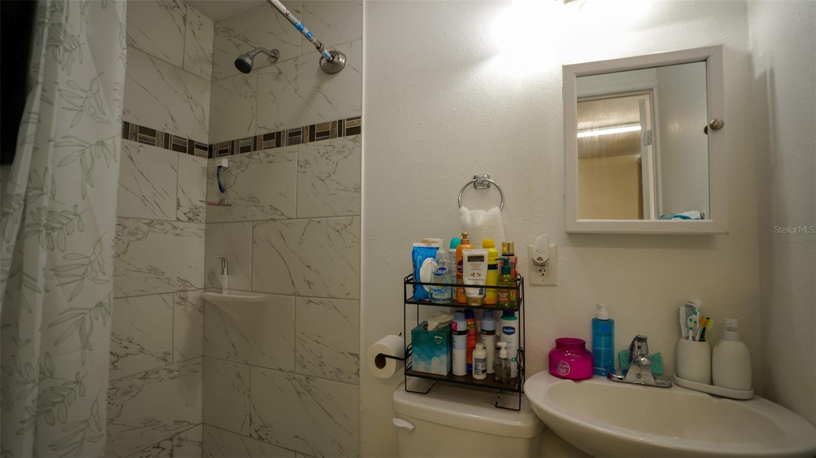 Listing photo id 40 for 5605 Santa Monica Drive
