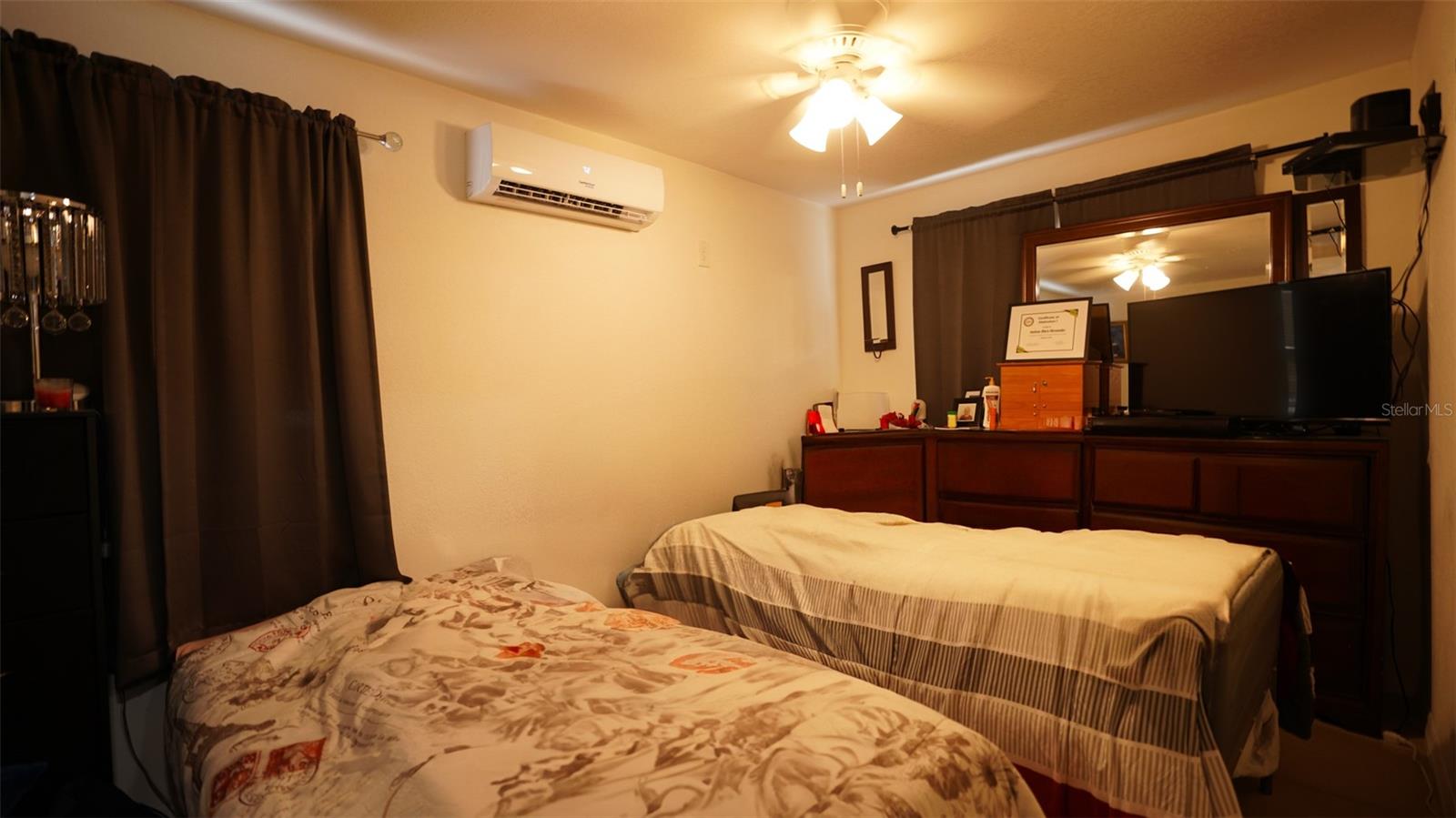 Listing photo id 46 for 5605 Santa Monica Drive