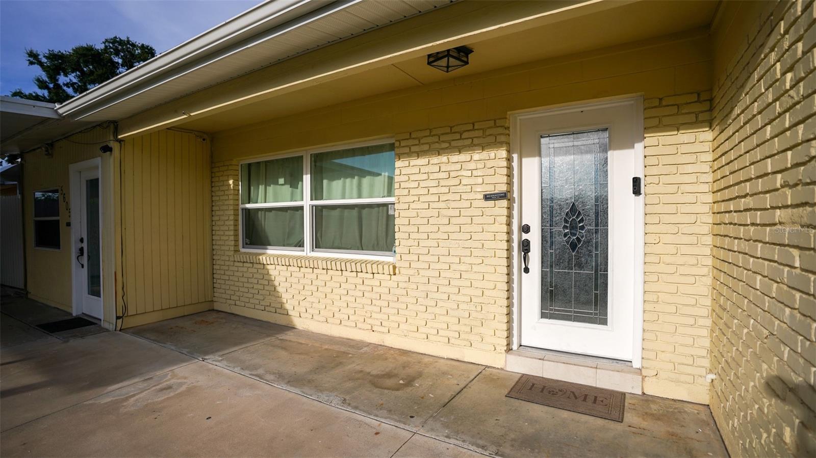 Listing photo id 3 for 5605 Santa Monica Drive