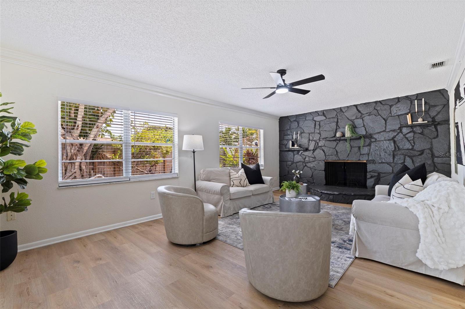 Image 11 of 42 For 787 San Salvador Drive