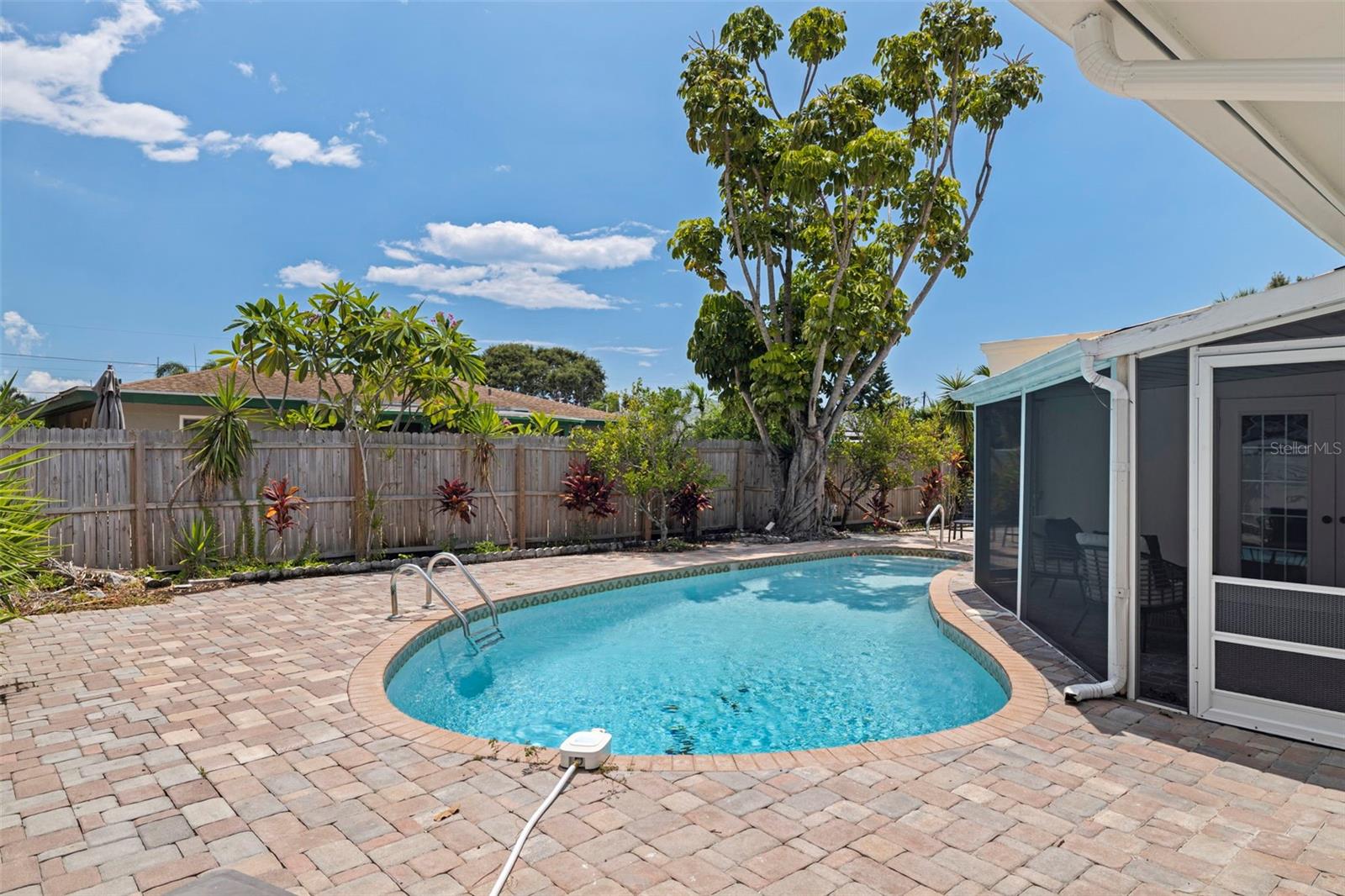 Image 27 of 42 For 787 San Salvador Drive