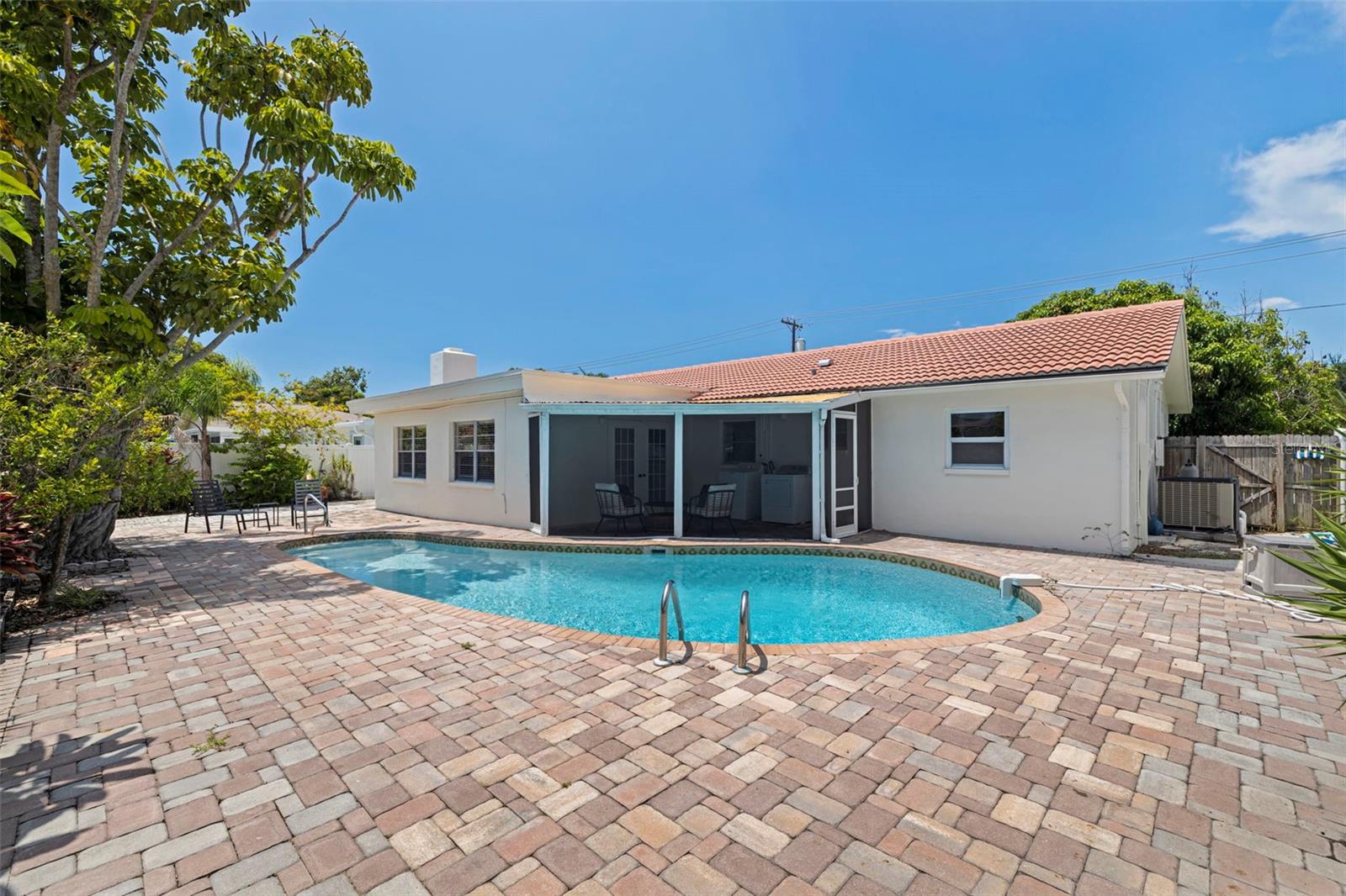 Image 28 of 42 For 787 San Salvador Drive