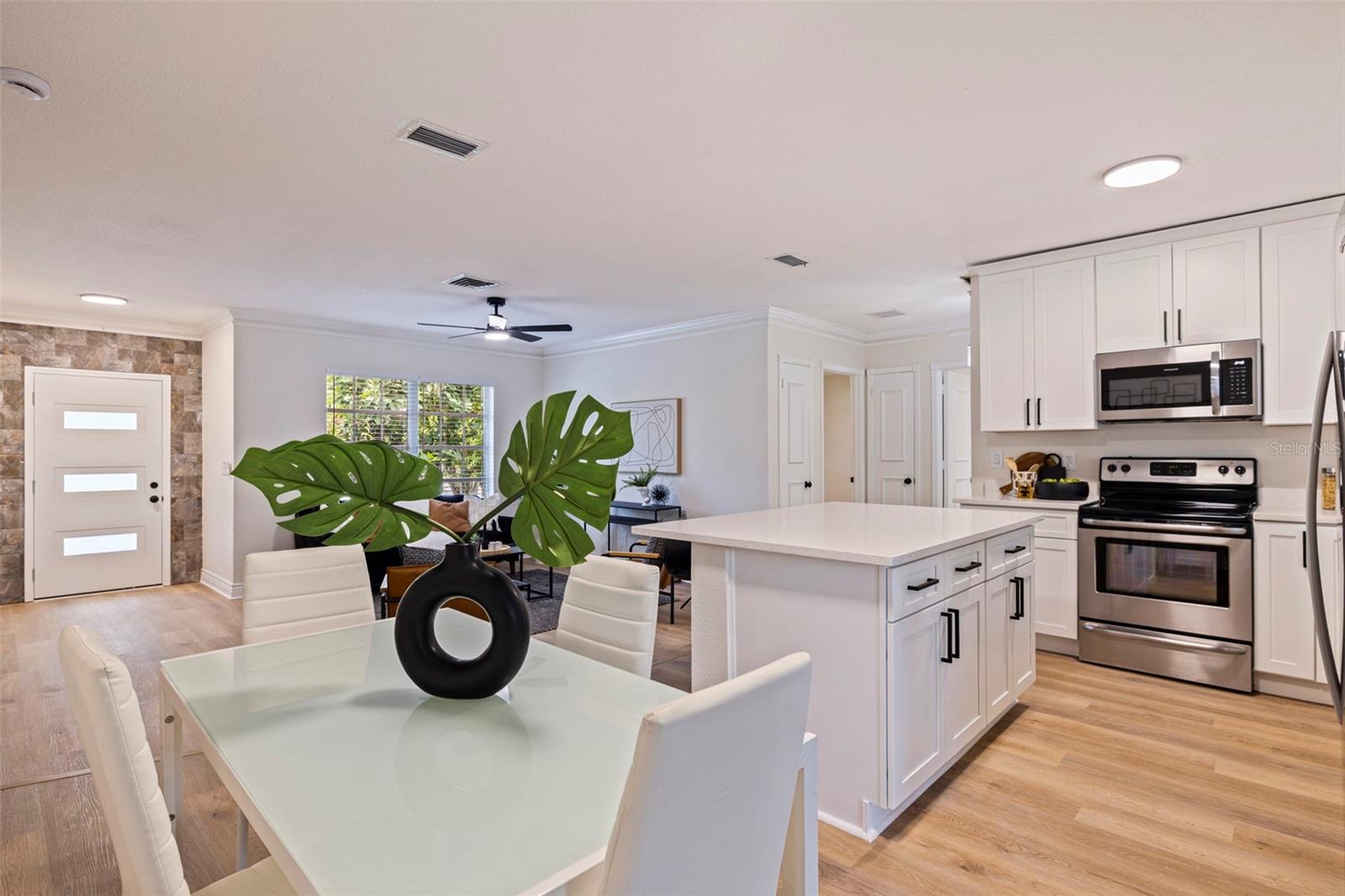 Image 9 of 42 For 787 San Salvador Drive