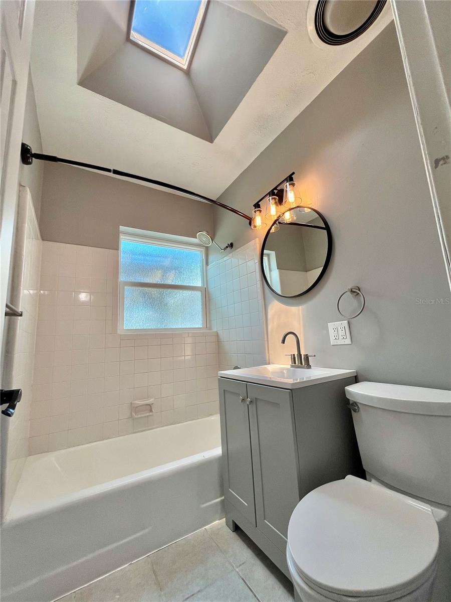 Image 16 of 21 For 801 40th Avenue Ne