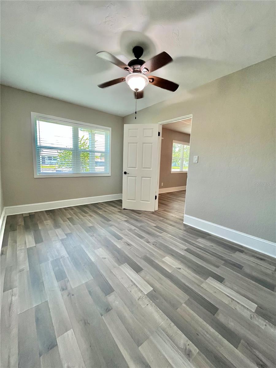 Image 17 of 21 For 801 40th Avenue Ne