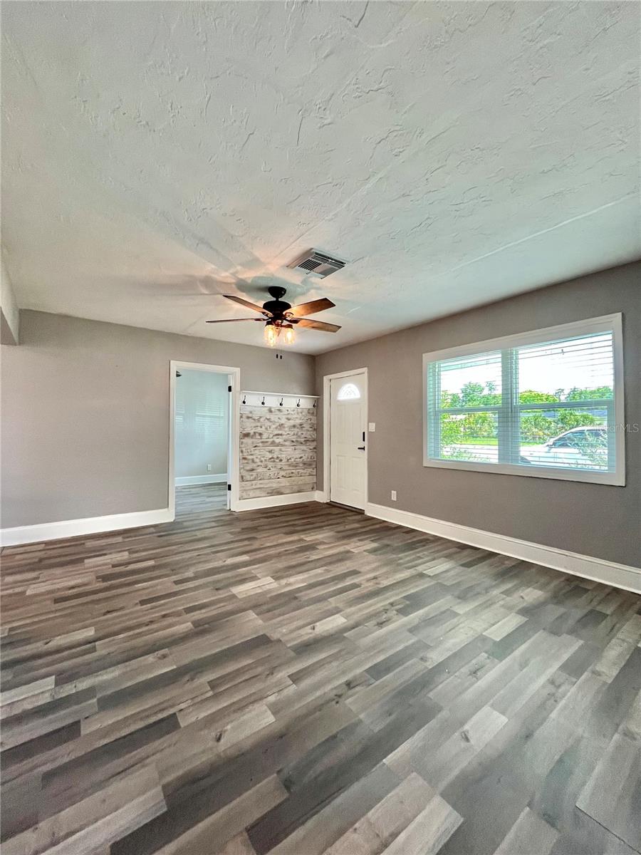 Image 3 of 21 For 801 40th Avenue Ne
