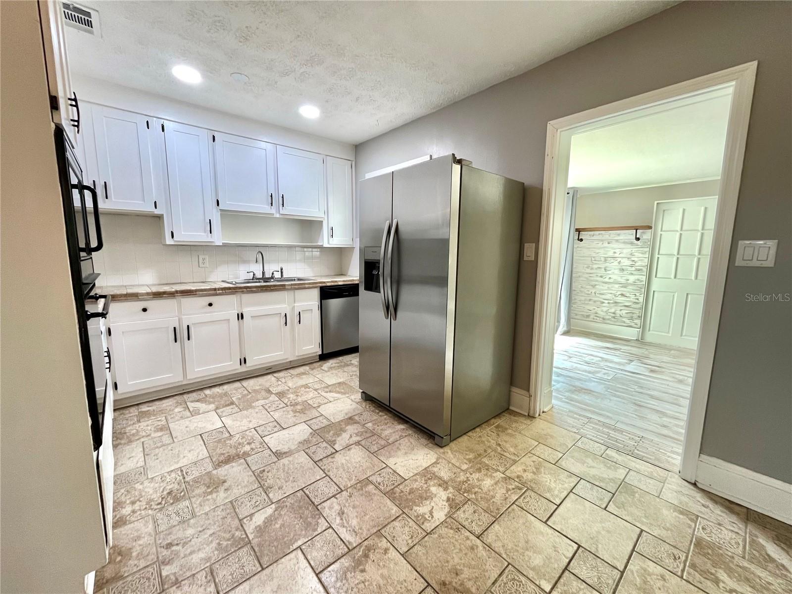 Image 8 of 21 For 801 40th Avenue Ne