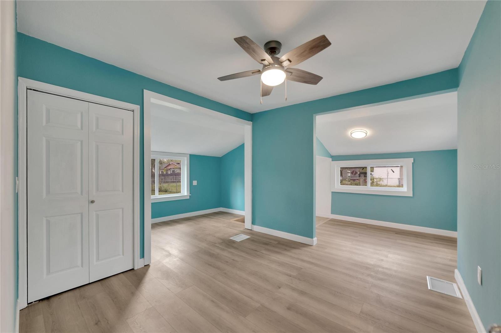 Listing photo id 8 for 5431 18th Street