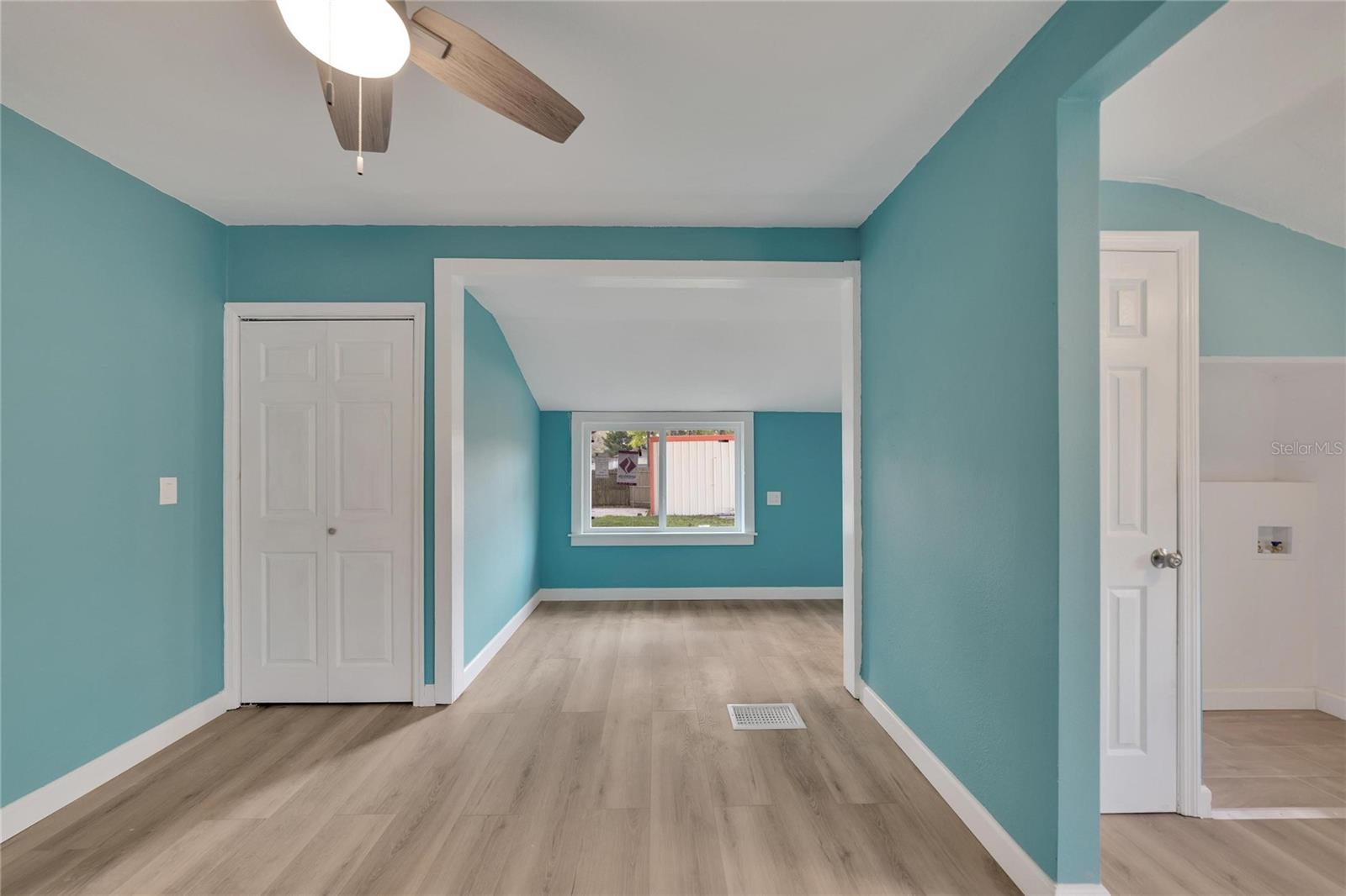 Listing photo id 9 for 5431 18th Street