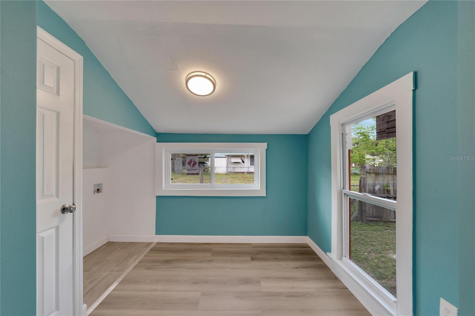 Listing photo id 10 for 5431 18th Street