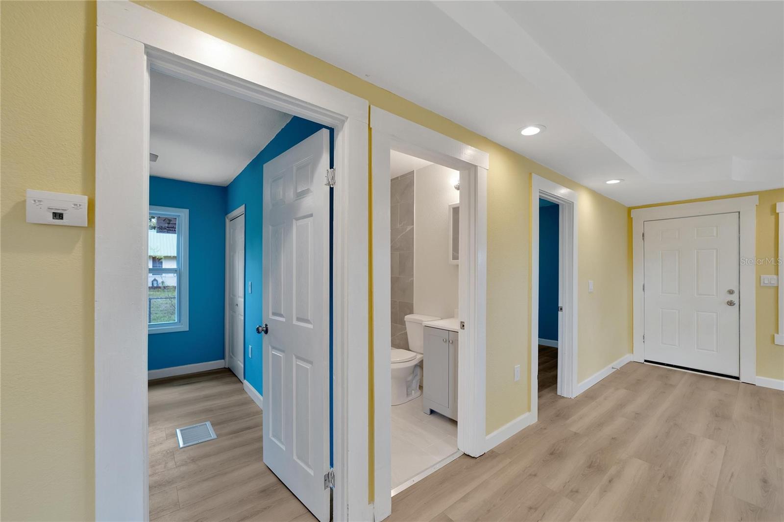 Listing photo id 11 for 5431 18th Street
