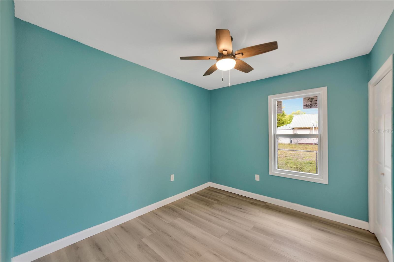 Listing photo id 12 for 5431 18th Street