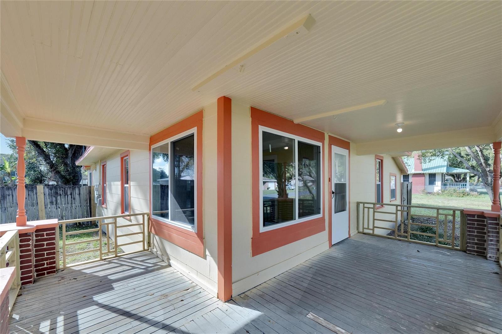 Listing photo id 0 for 5431 18th Street
