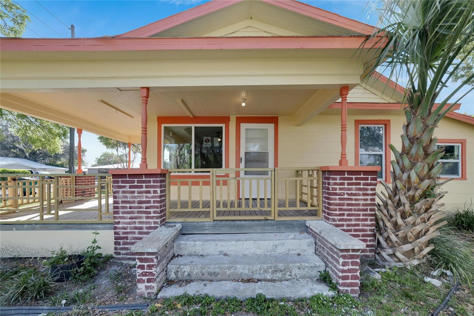 Listing photo id 1 for 5431 18th Street