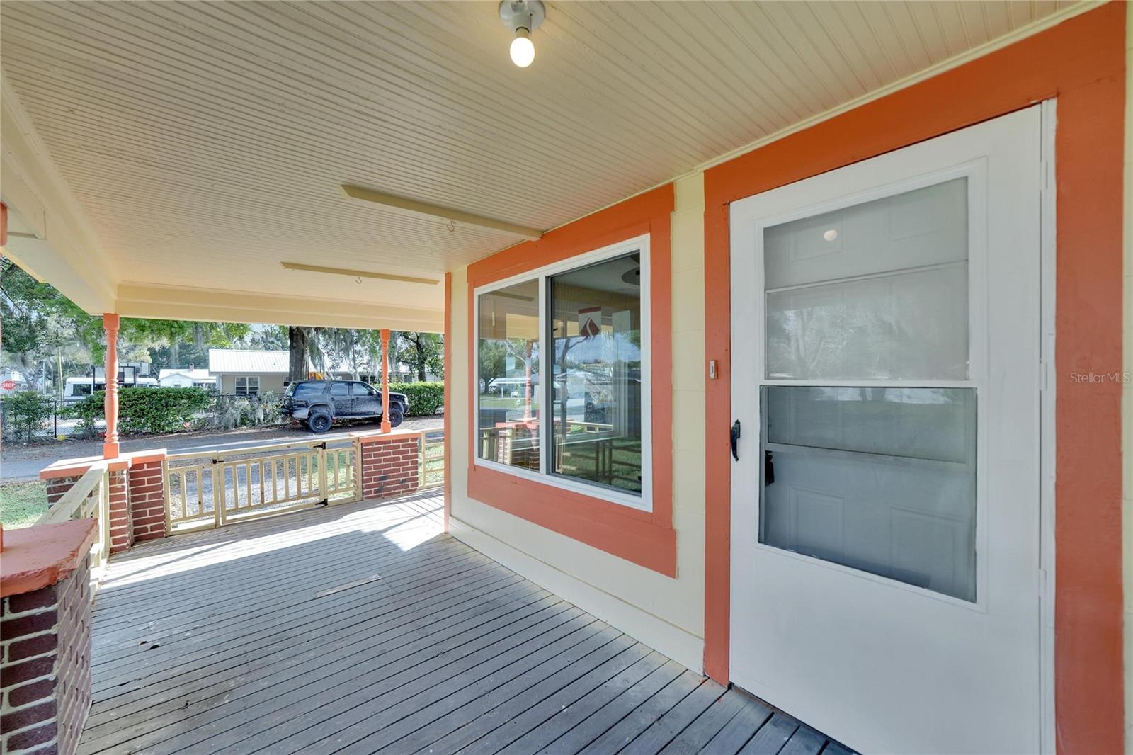 Listing photo id 2 for 5431 18th Street