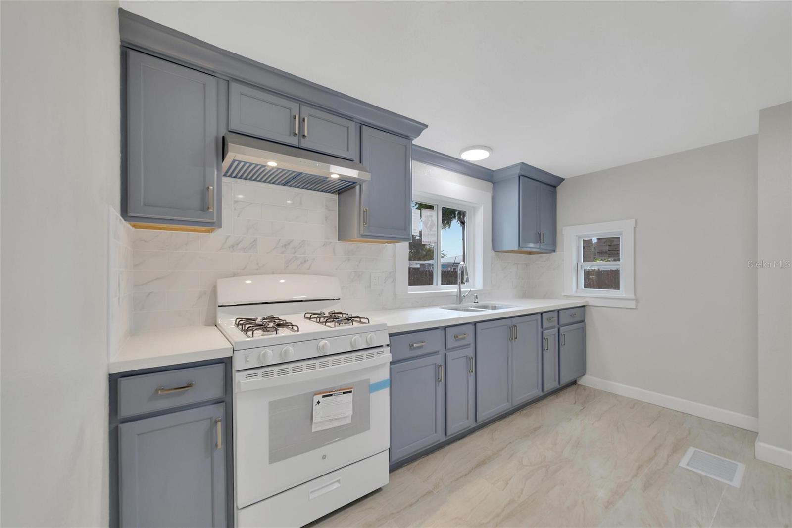 Listing photo id 6 for 5431 18th Street