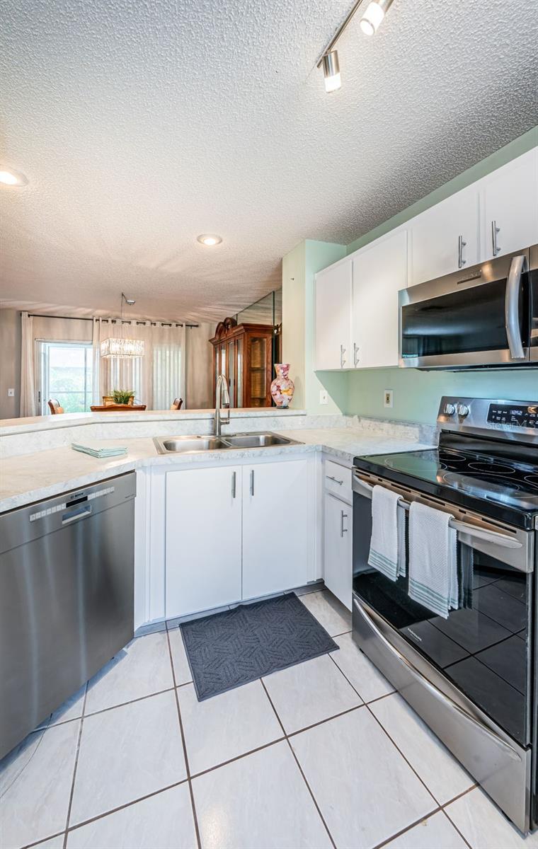 Image 27 of 93 For 7911 Hardwick Drive 414