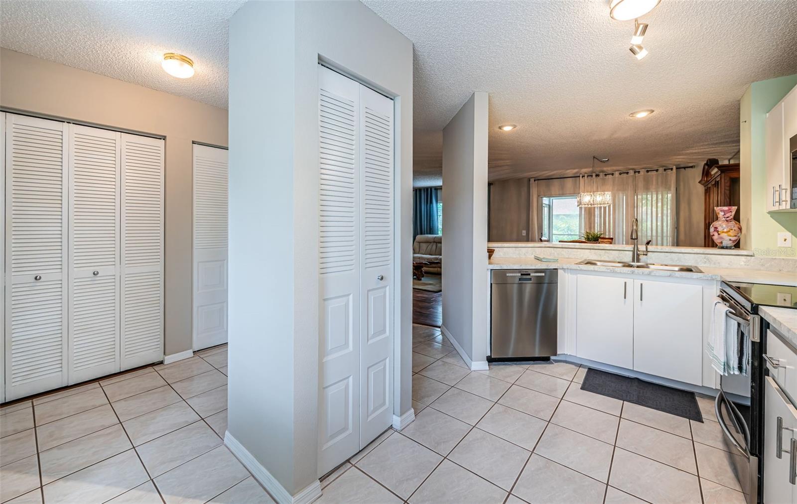 Image 28 of 93 For 7911 Hardwick Drive 414