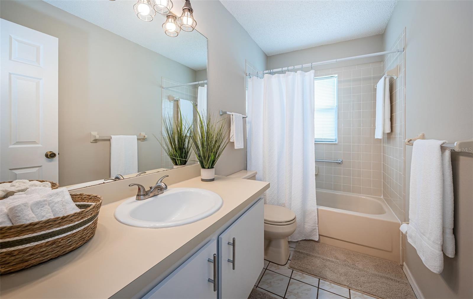 Image 42 of 93 For 7911 Hardwick Drive 414