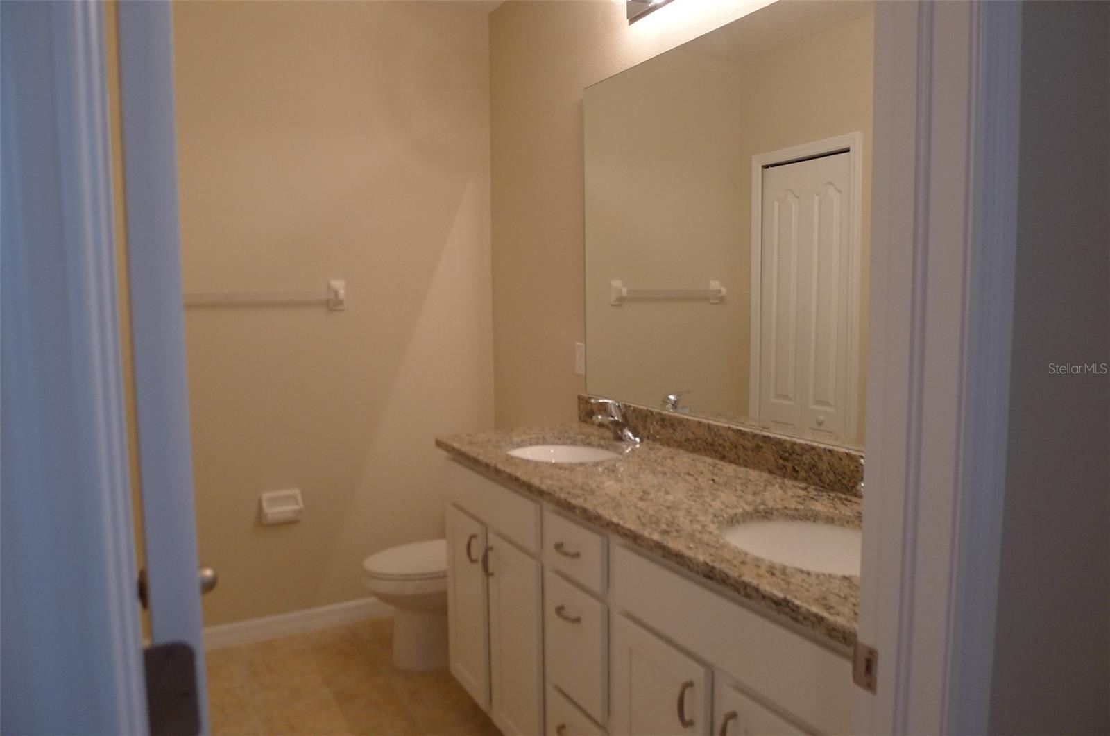 Listing photo id 14 for 13909 River Willow Place