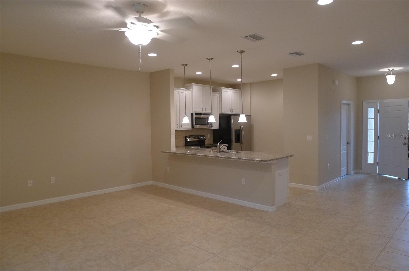 Listing photo id 3 for 13909 River Willow Place